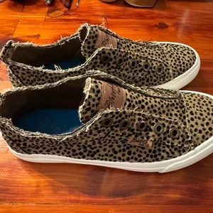Blowfish laceless shoes size 6.5